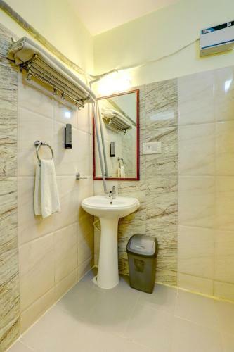 Hotel Ezzenza Royal Garden Brindavan Resort