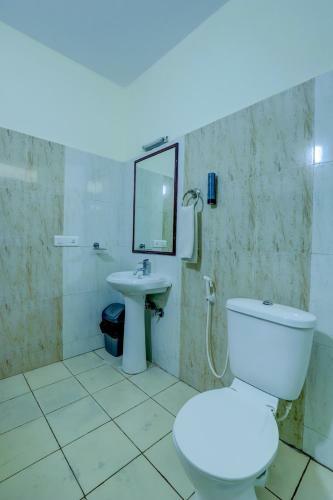 Hotel Ezzenza Royal Garden Brindavan Resort