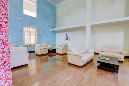 Hotel Ezzenza Royal Garden Brindavan Resort