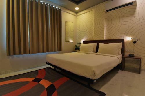 Hotel Manomay Homes