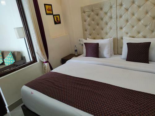 Hotel Guru Surbhi