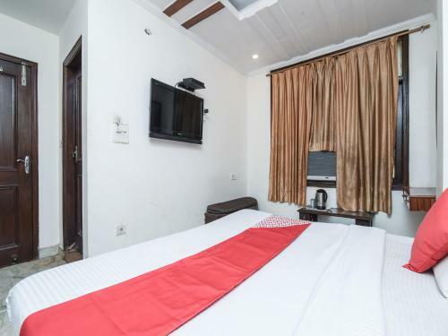 Hotel Oyo 22354 Pg Hospitality Inn