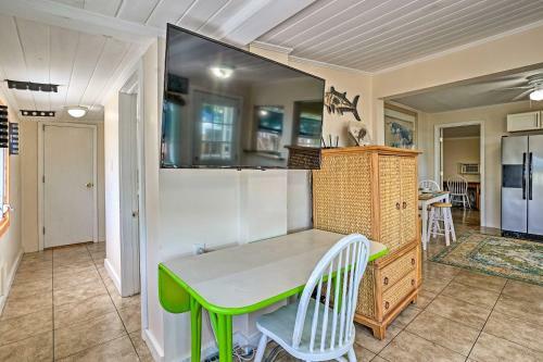 Matlacha Home With Boat Mooring And Gulf Access!