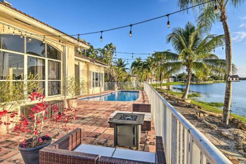 Gorgeous Miramar Villa With Lake And Pool Views