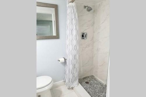 Glam Guesthouse 5 Miles From Hard Rock Stadium