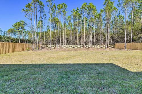 Upscale Navarre Retreat With Fully Fenced Yard!