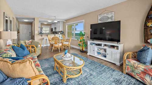 Sea Coast Gardens 401 By Teeming Vacation Rentals