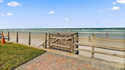 Sea Coast Gardens 401 By Teeming Vacation Rentals