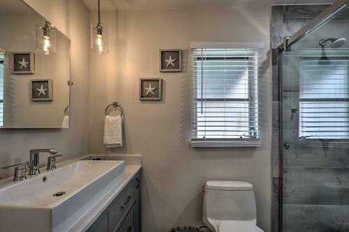 Naples Oasis With Screened Pool, Bike To Beach!