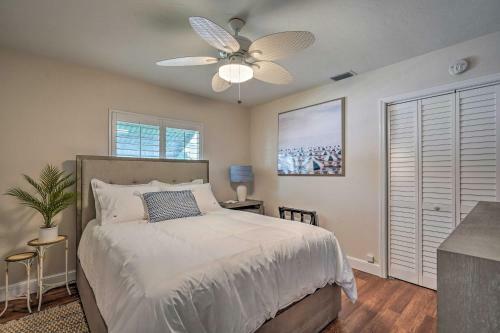 Naples Oasis With Screened Pool, Bike To Beach!
