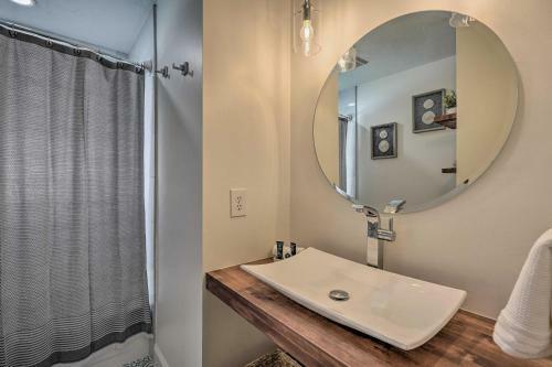 Naples Oasis With Screened Pool, Bike To Beach!