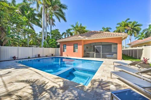 Coastal Naples Getaway About 2 Miles To Beaches!