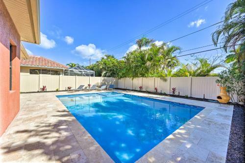 Coastal Naples Getaway About 2 Miles To Beaches!