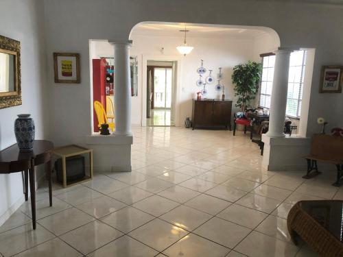 V - Private Suite Next To Calle Ocho (apt 2)
