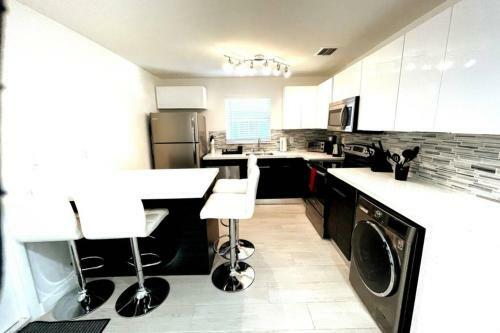 Brand New! 4bd 3bth Home W/ Gated Parking