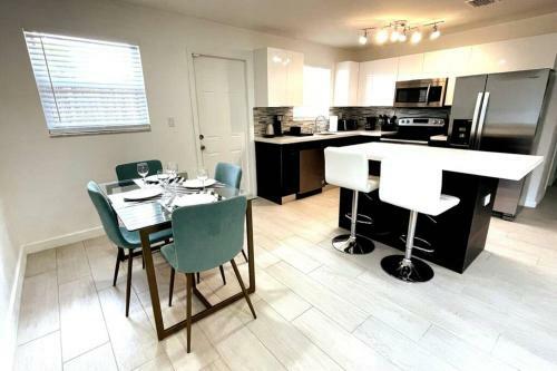 Brand New! 4bd 3bth Home W/ Gated Parking