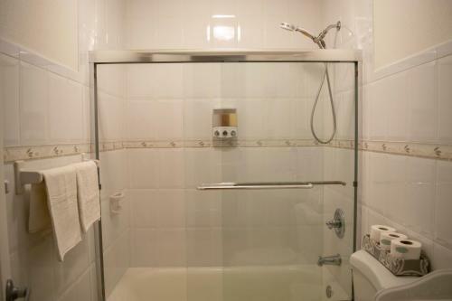 K - Cozy Room With Private Entrance (Apt 3)
