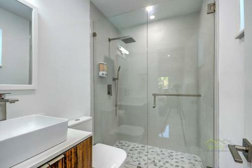 Modern Home*heated Pool, Basketball And Mini Golf