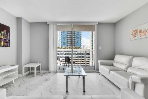 Luxury Apartments W Pool & Ocean Views In Brickell