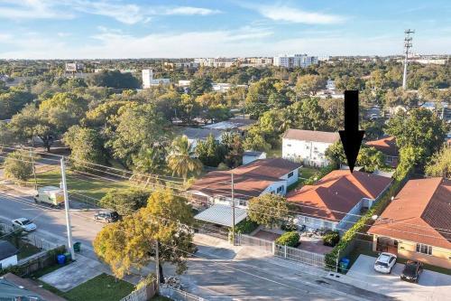 Design District! Gated 3 Bed 2 Bath Home W/parking 415