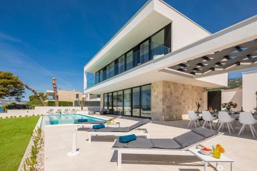 Beachfront Villa The View With Pool