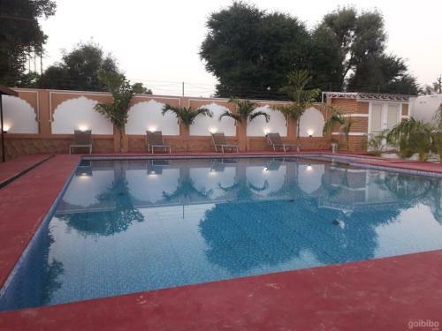 Hotel Raj Mahal - Luxury Rooms With Pool