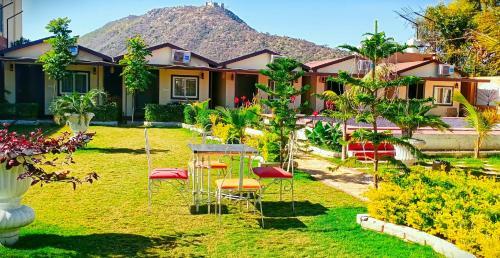 Hotel Raj Mahal - Luxury Rooms With Pool