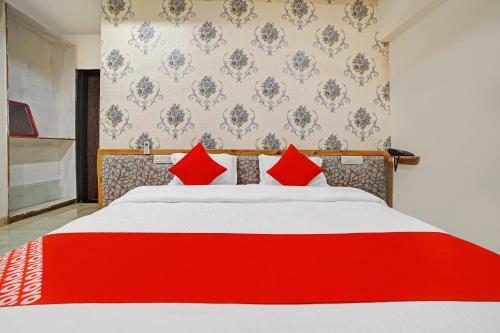 Oyo 82418 Hotel Radhika Palace