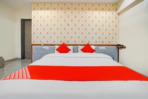 Oyo 82418 Hotel Radhika Palace