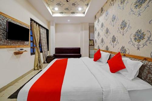Oyo 82418 Hotel Radhika Palace