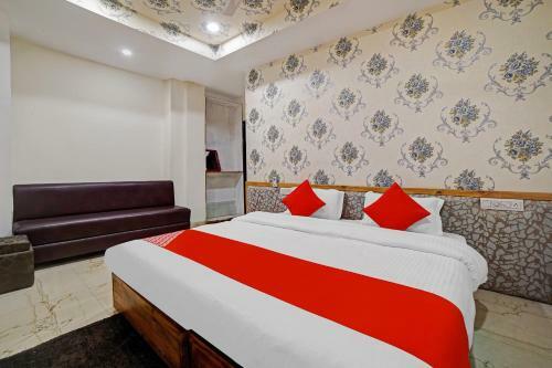 Oyo 82418 Hotel Radhika Palace