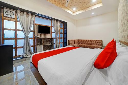 Oyo 82418 Hotel Radhika Palace