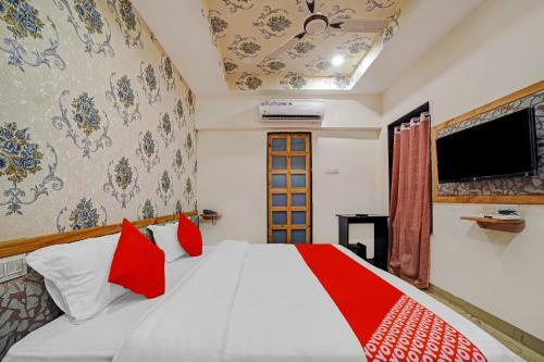 Oyo 82418 Hotel Radhika Palace