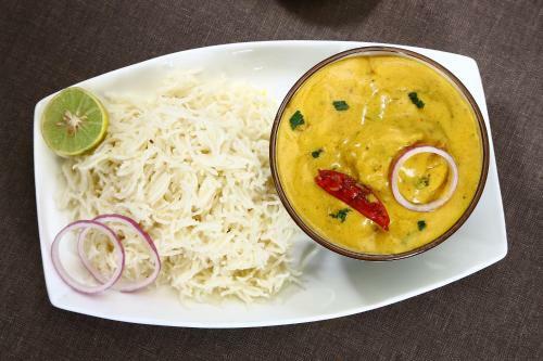 Hotel Oyo 82143 Green Park Sapan