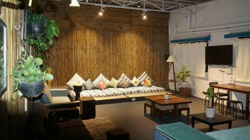 Hoshtel99 - Stay, Cowork & Cafe - A Backpacker Hostel