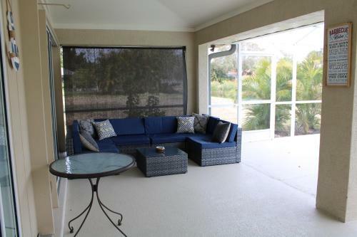 Spacious And Private Pool House, 15 Min To Beach