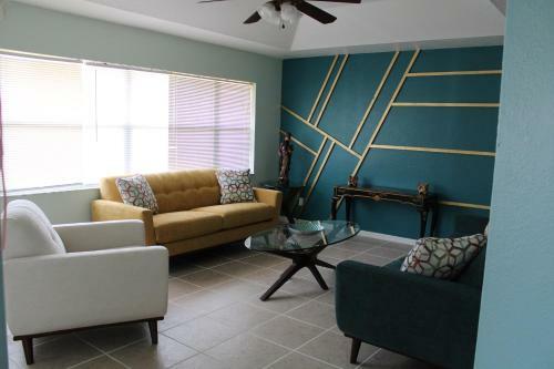 Spacious And Private Pool House, 15 Min To Beach