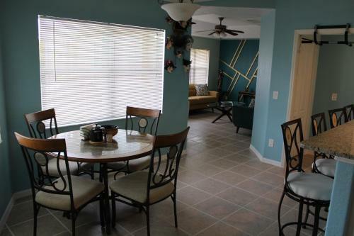 Spacious And Private Pool House, 15 Min To Beach