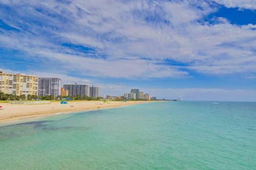 Beach Town Paradise W/ Heated Pool And Tiki