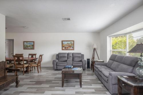 Purely Pompano, Pool, Water Front, Paddleboard, Beach, 5 Bedroom 3 Bath