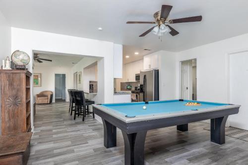Purely Pompano, Pool, Water Front, Paddleboard, Beach, 5 Bedroom 3 Bath