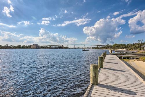 Modern Home Less Than 3 Miles To Beaches And Golfing