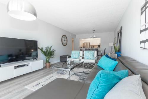 Modern Apartment At Sunny Isles Beach, W Pool