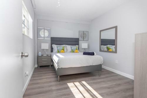 Modern Apartment At Sunny Isles Beach, W Pool