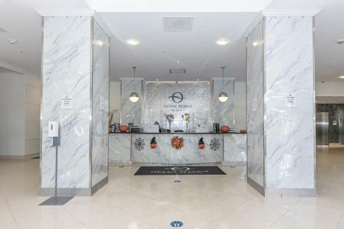 Modern Apartment At Sunny Isles Beach, W Pool