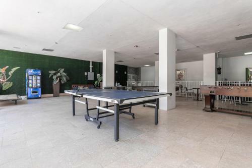 Modern Apartment At Sunny Isles Beach, W Pool