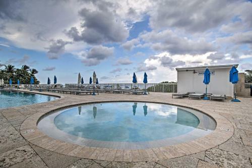 Apartamento Cozy Resort Studio With Balcony Walk To Beach!