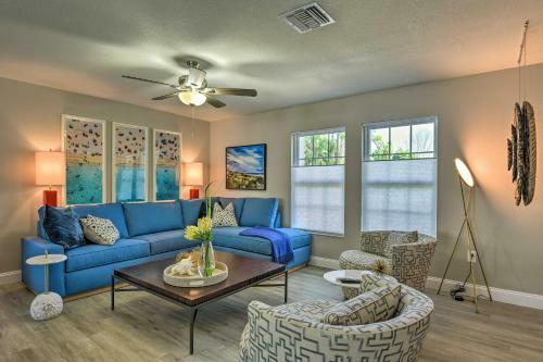 Updated And Vibrant Venice Home About 5 Mi To Beach