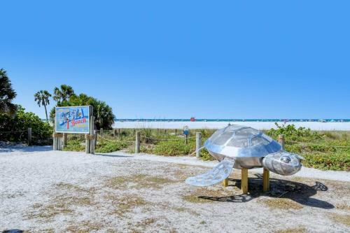 Canal 309 - Right In Siesta Key Village!
