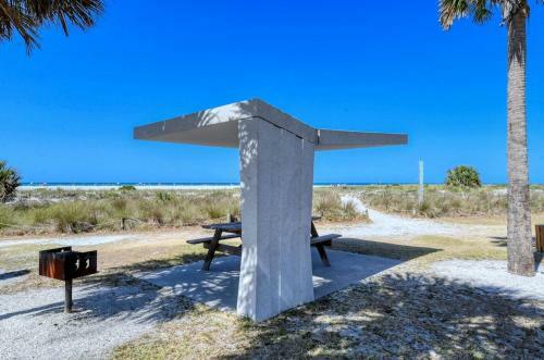 Canal 309 - Right In Siesta Key Village!